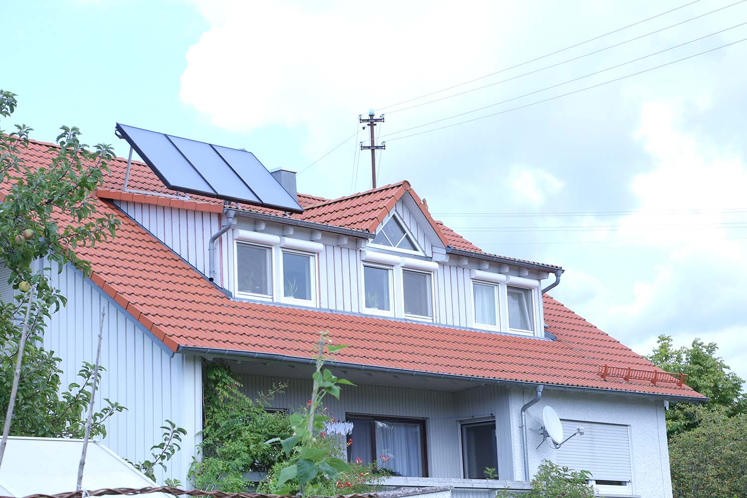 Schlepp-Satteldachgaube in Hummelsweiler