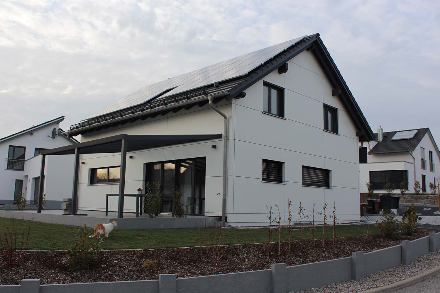 Holzrahmenhaus mit Alu-Verbund-Fassade